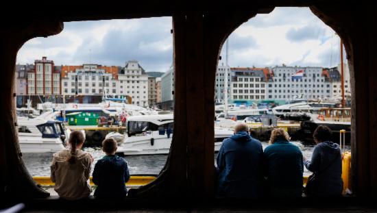Picture shows children and adults at Bryggen