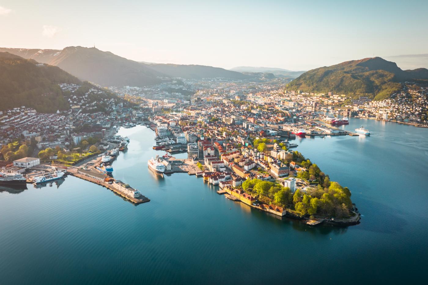 Bildet viser Bergen sentrum i fugleperspektiv